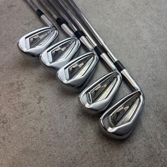Mizuno JPX 921 Hot Metal (6–PW) - Vänster - Stiff – begagnad golfklubba – bild 2