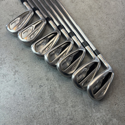Titleist AP1 (4–P) - Vänster - Regular – begagnad golfklubba – bild 2