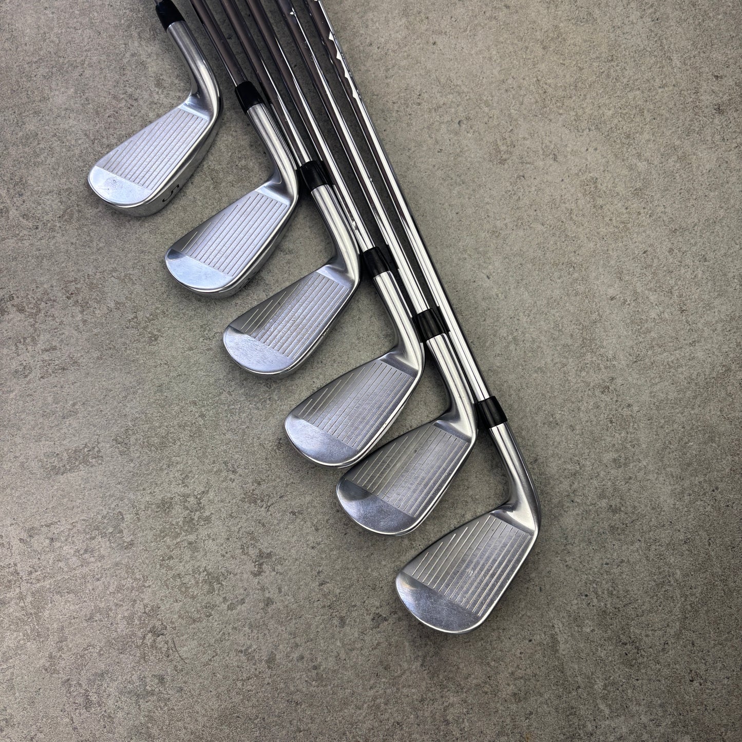 Titleist 718 AP3 järnset (5–PW) – Stiff
