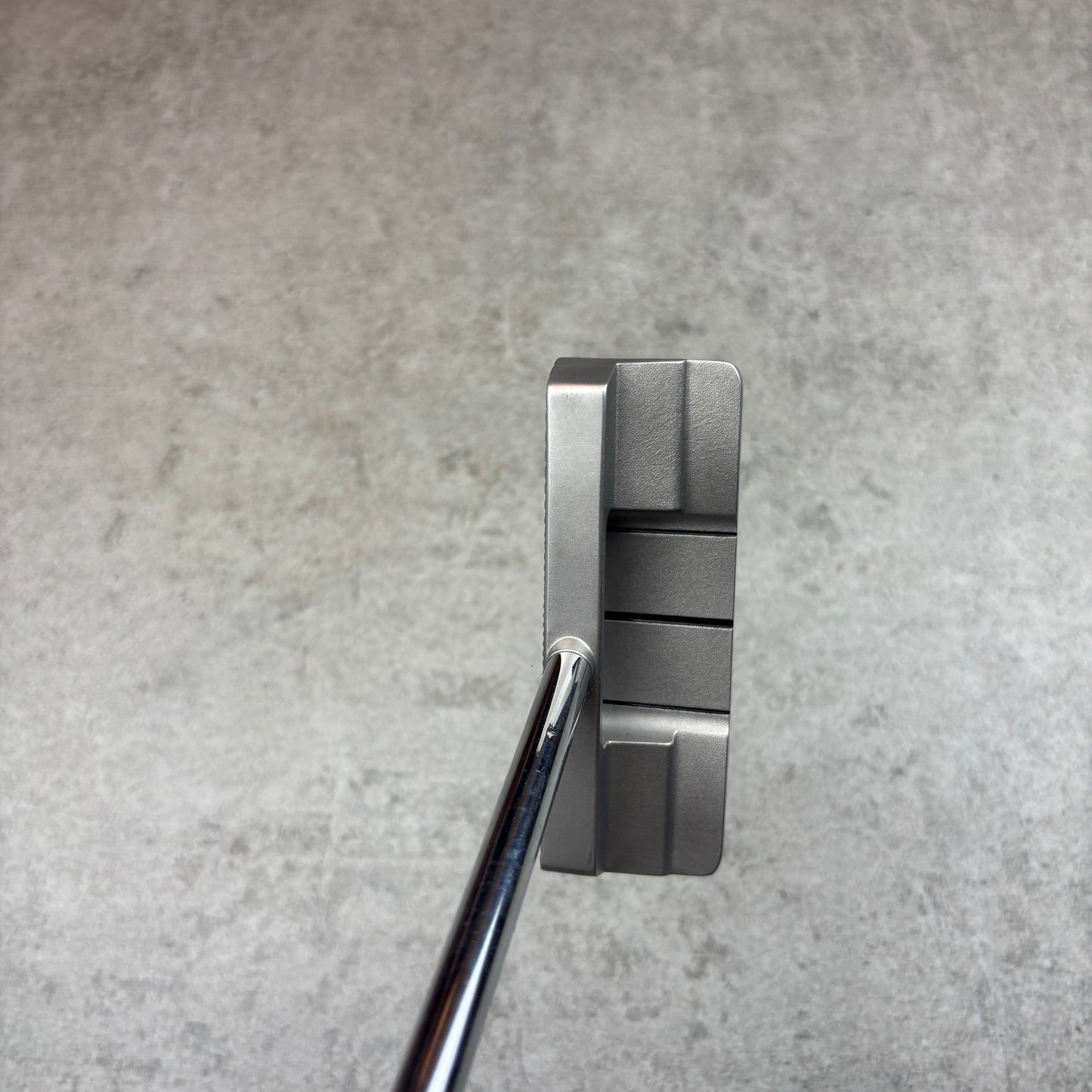Cleveland HB SOFT 2 Model 8C putter 35 tum – Centerskaftad