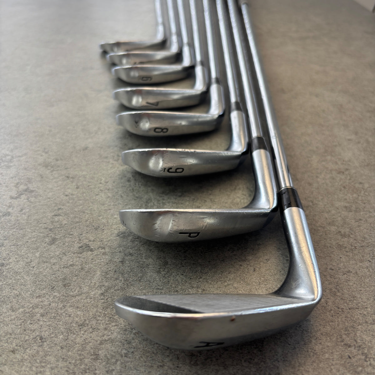Srixon ZX7 Mk II (4–9 + PW + AW) - Stiff – begagnad golfklubba – bild 2
