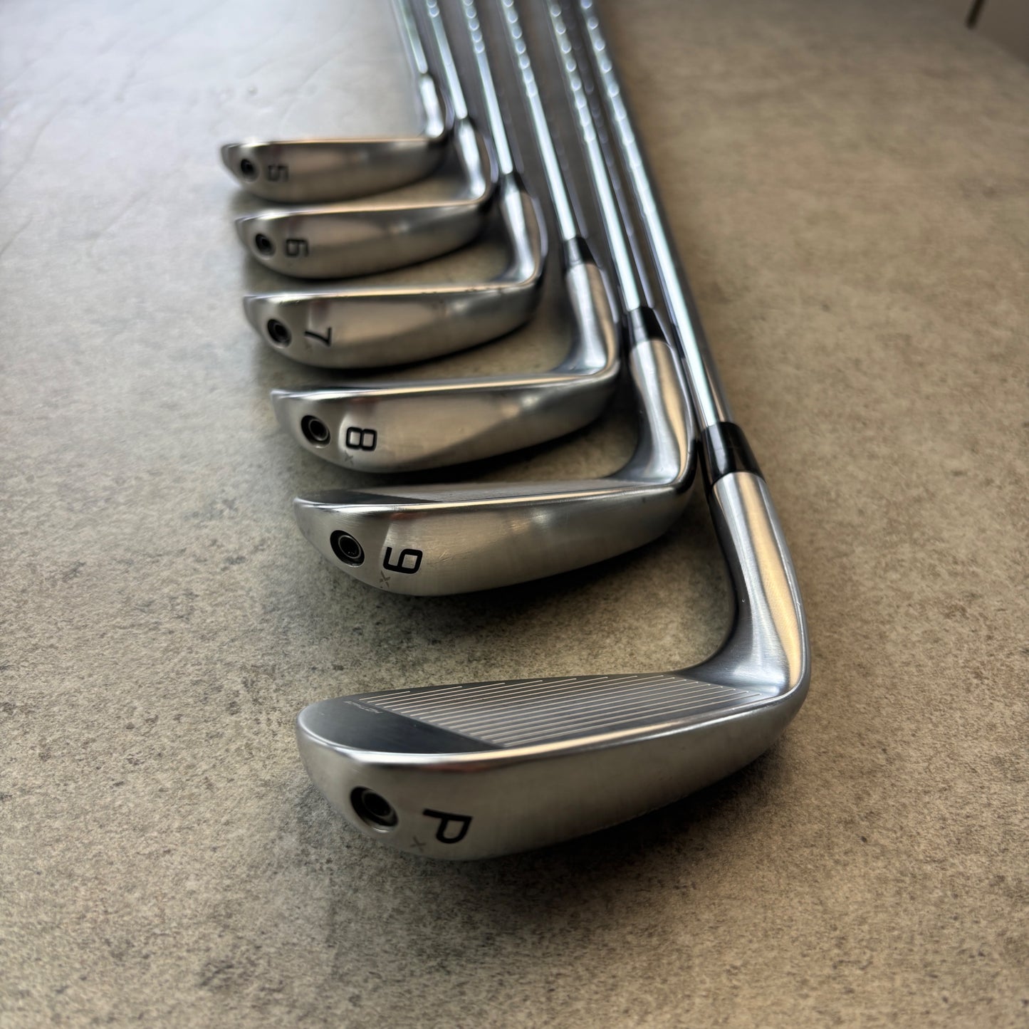 Cobra KING TEC-X ONE Length järnset (5–PW) – Regular – begagnad golfklubba – bild 4