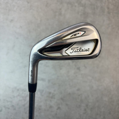 Titleist AP1 (4–P) - Vänster - Regular – begagnad golfklubba – bild 1