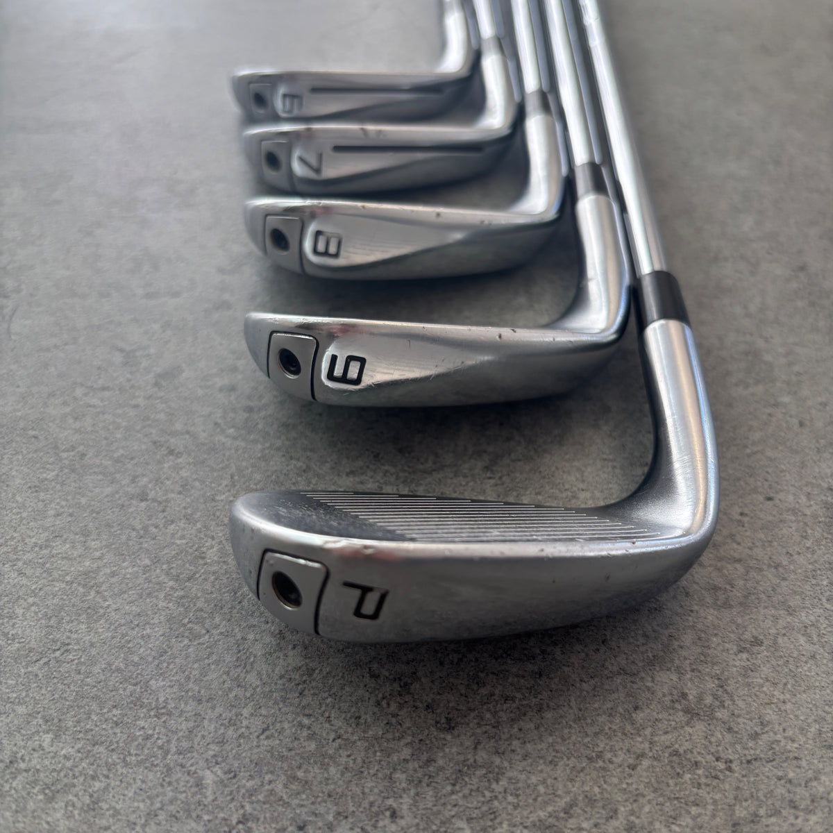 TaylorMade P790 (6–P) - Stiff – begagnad golfklubba – bild 4