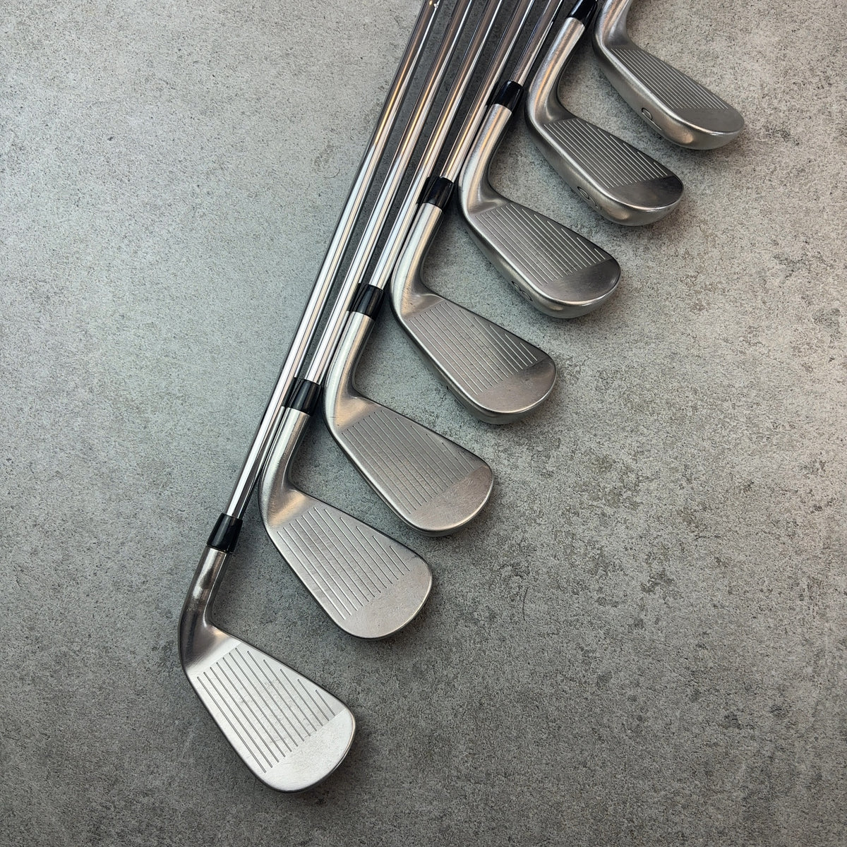 Titleist AP1 (4–P) - Vänster - Regular – begagnad golfklubba – bild 3