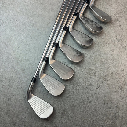 Titleist AP1 (4–P) - Vänster - Regular – begagnad golfklubba – bild 3