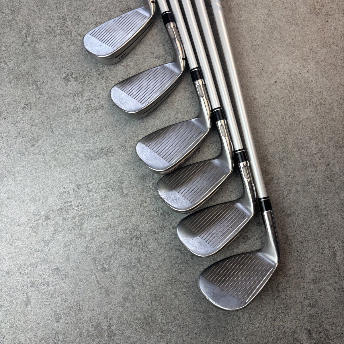 TaylorMade Stealth (6–P + SW) - Ladies – begagnad golfklubba – bild 3