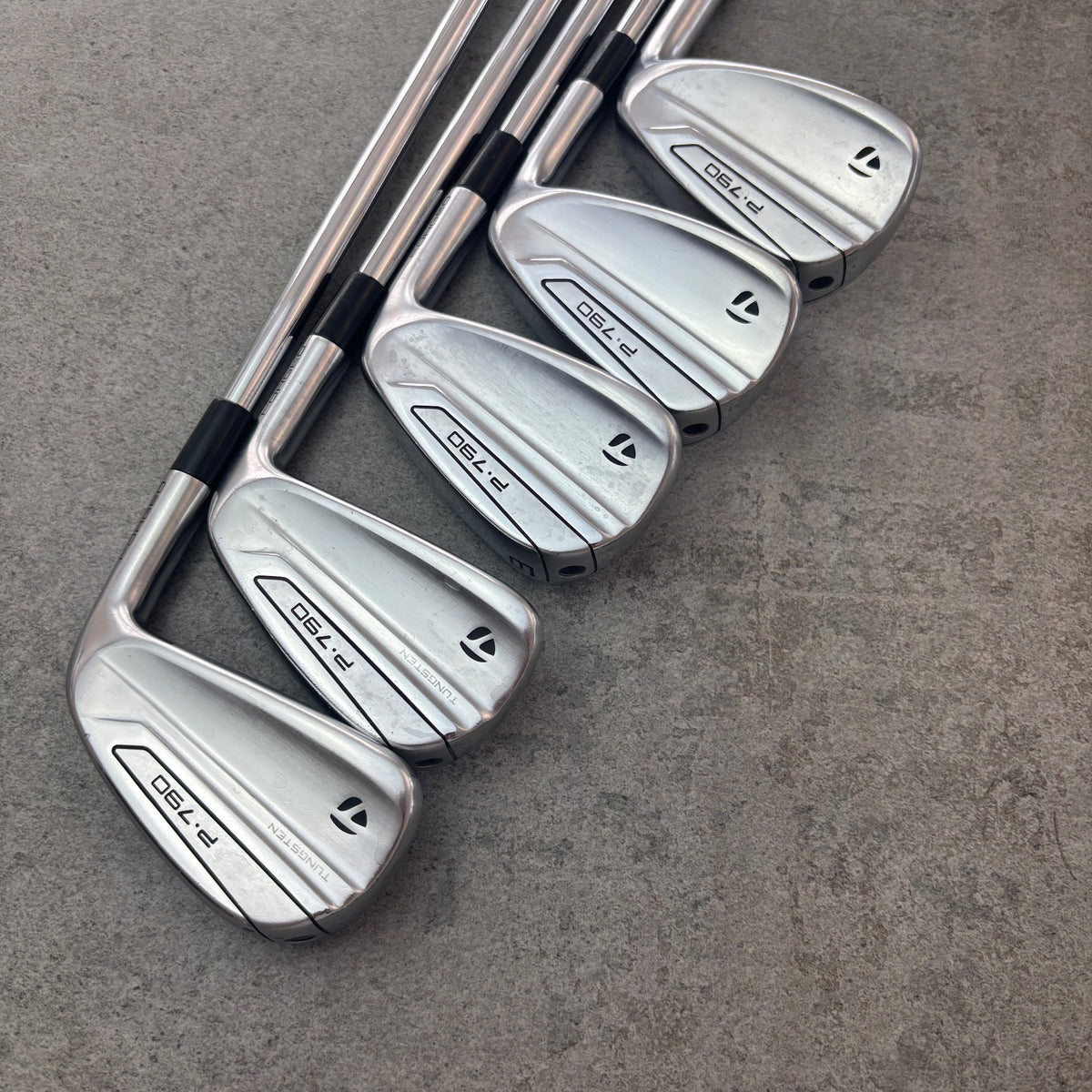 TaylorMade P790 (6–P) - Stiff – begagnad golfklubba – bild 2