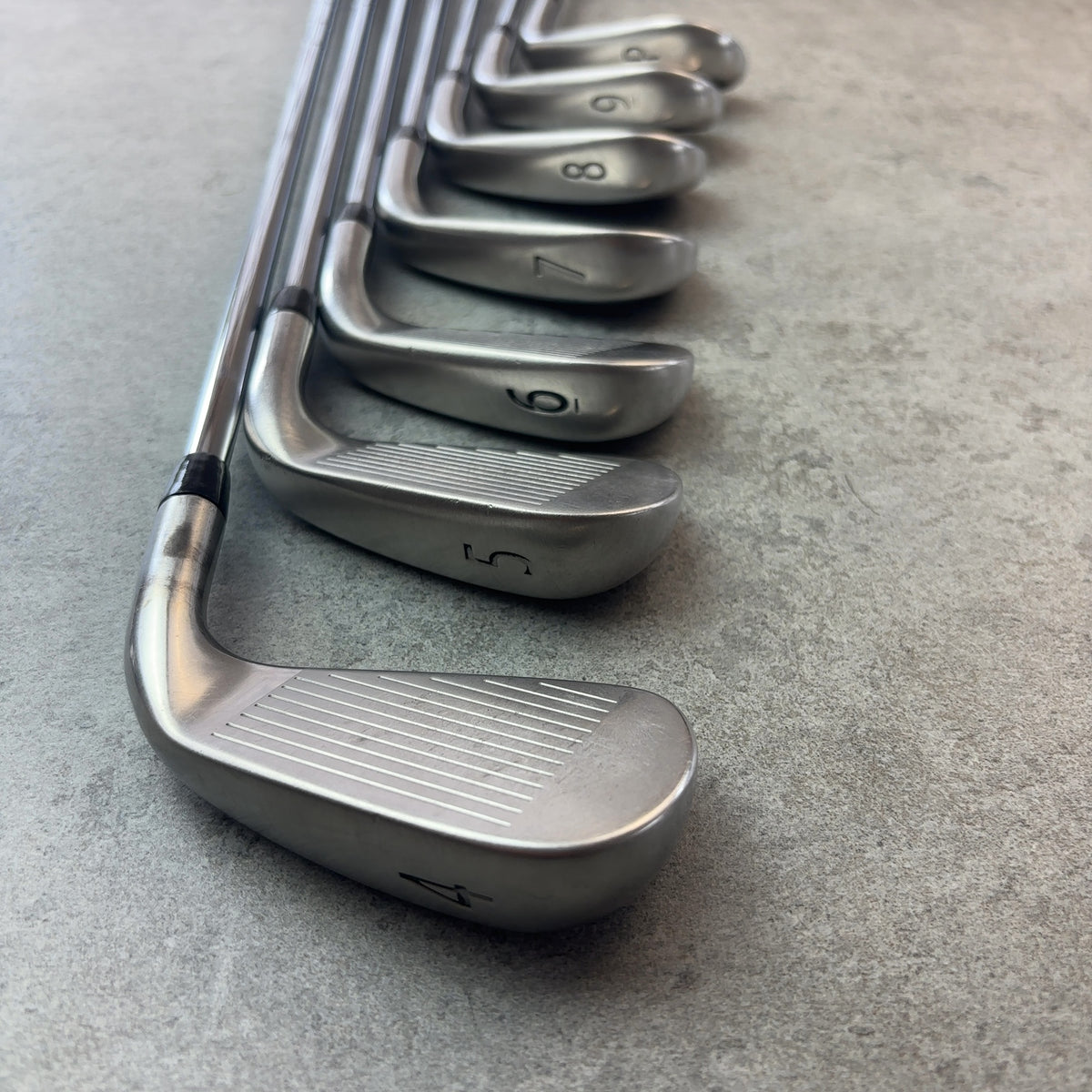Titleist AP1 (4–P) - Vänster - Regular – begagnad golfklubba – bild 4